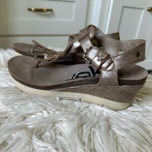 OTBT wedge sandals